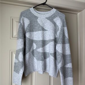 Abercrombie & Fitch Gray and White Patterned Sweater